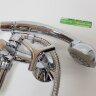 Тринити смеситель для ванны/душа двуручковый, настенный, с керамическим переключателем, трубчатый поворотный излив 320мм, лейка 70мм, держатель, шланг 1500мм, хром VIDIMA Trinity BA262AA